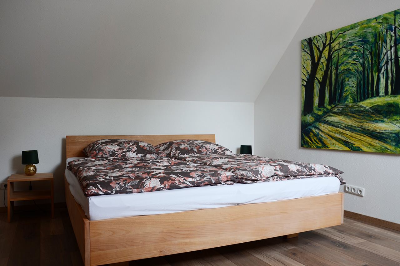 Heuboden – Detailansicht historische Balken